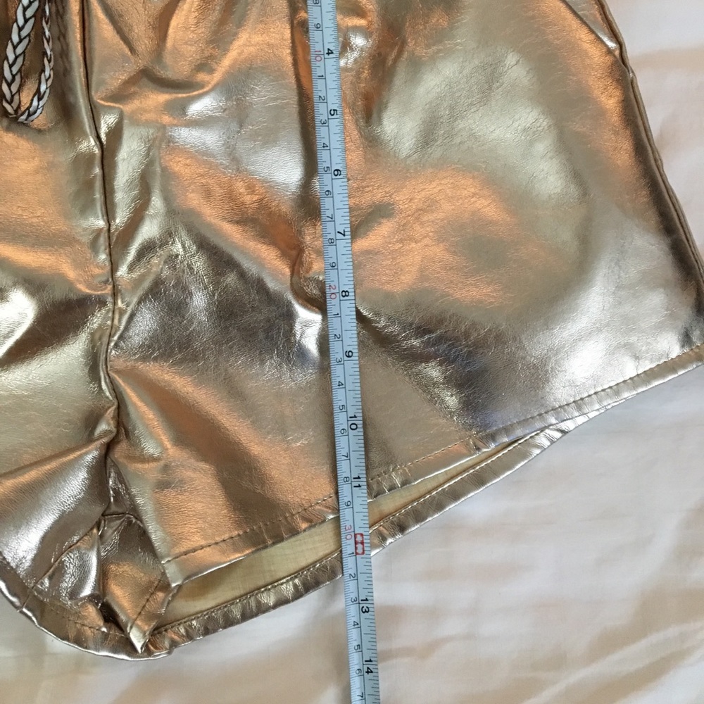 Rose Gold Shorts with Pockets and Drawstring - Picture 6 of 8